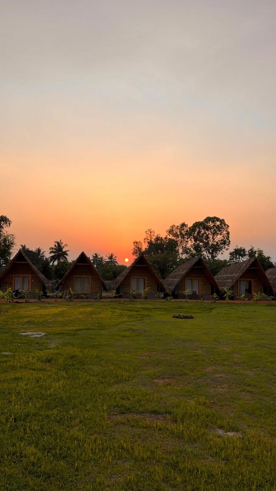 Tropical Hampi Exterior foto